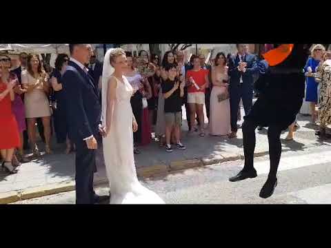 Vídeo: Tuna cantandi en una boda