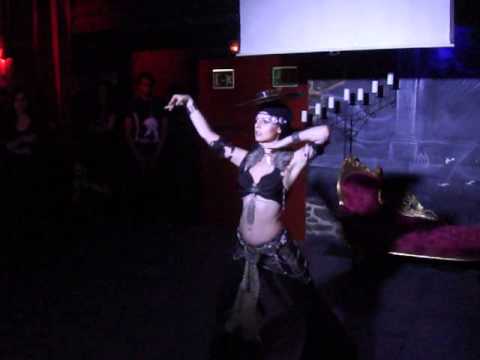 Vídeo: Performance Hechicera (fusión de danza y equilibrio con bandeja de fuego)