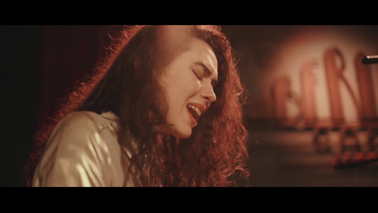 Vídeo: Alice Wonder - Bajo la piel