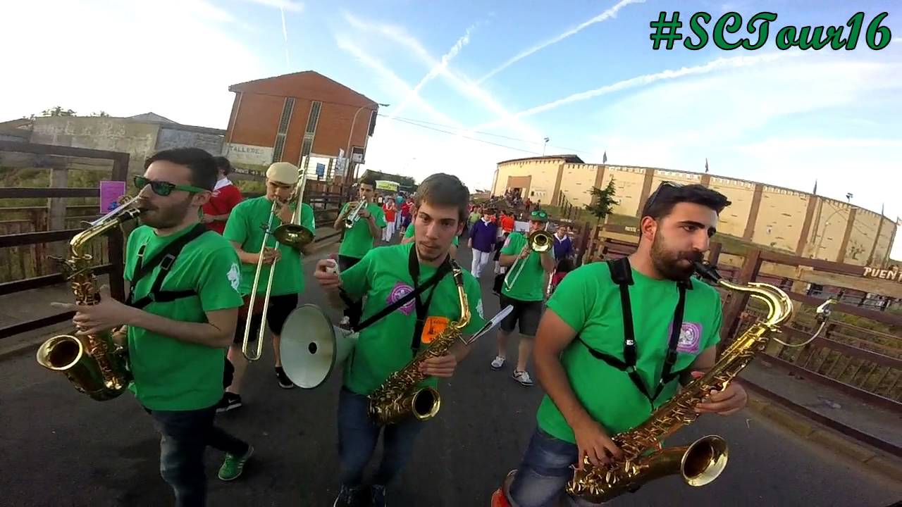 Vídeo: Pasacalles y canciones para los niños